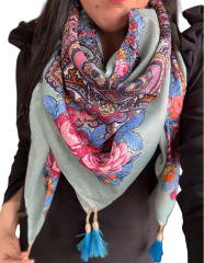 Pañuelo borlas 120* 120 cms verde menta floral 2