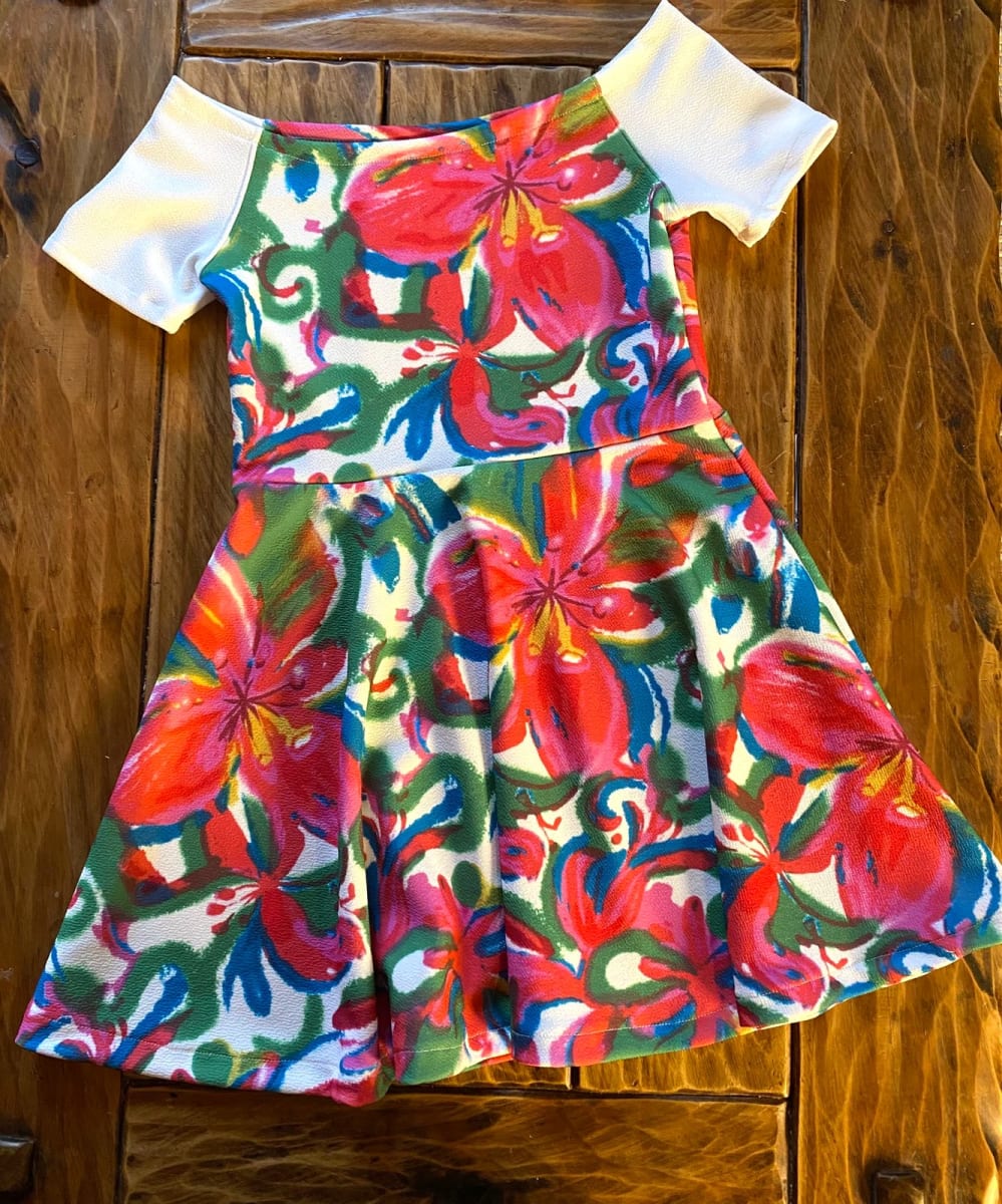Vestido niña sin hombros velvet verde estampado blanco floral multicolor1