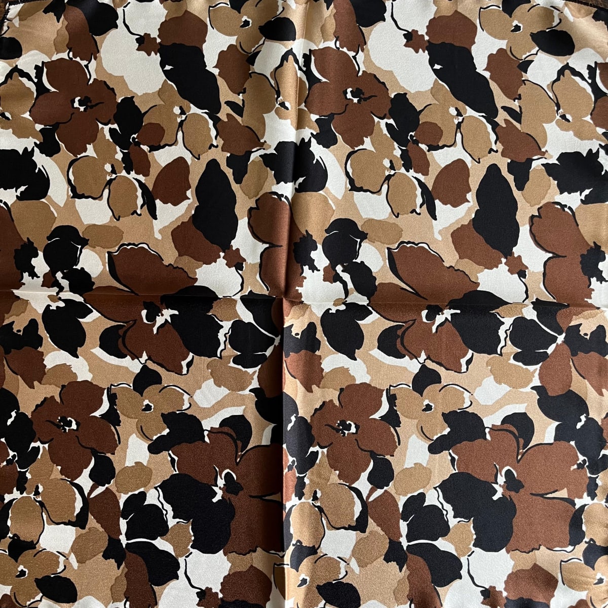 Pañuelo seda 50*50 cms floral cafe1