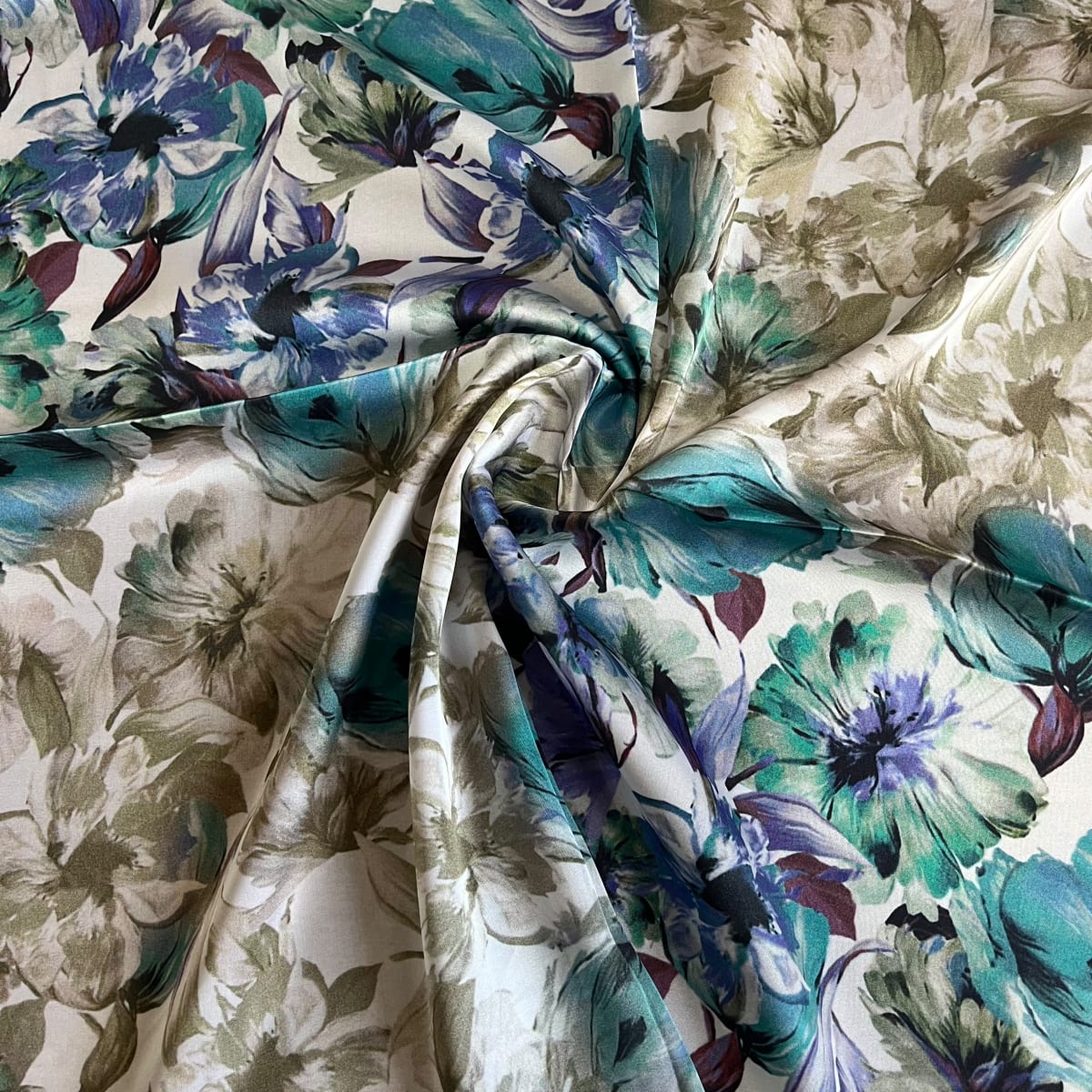Pañuelo seda 70*70 cms floral celeste beige3