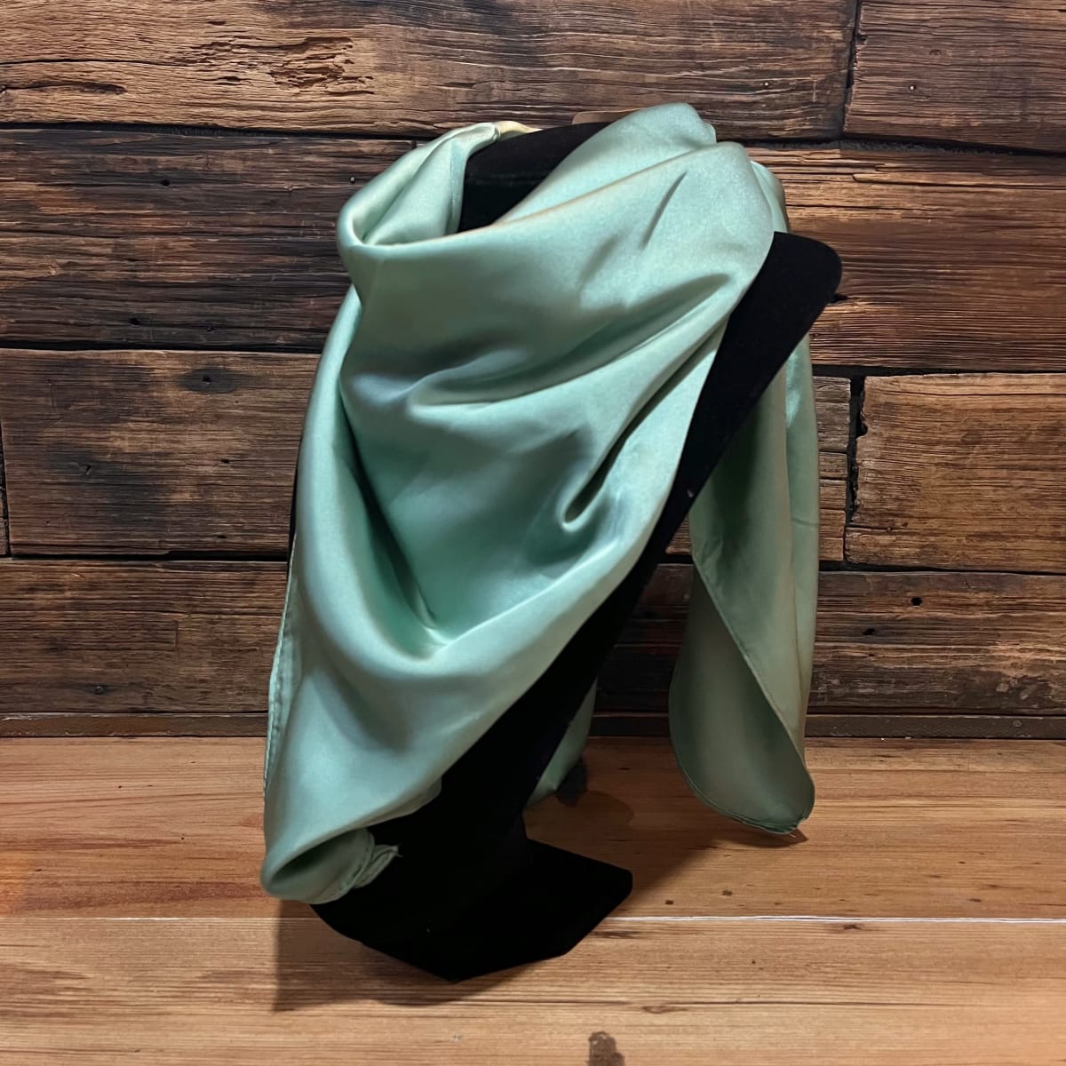 Pañuelo seda 90*90 cms verde menta2