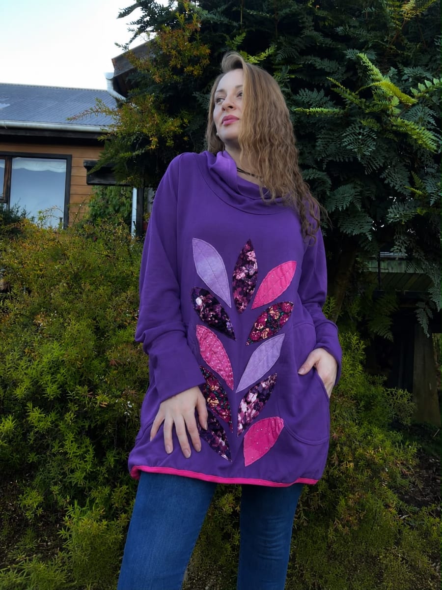 Poleron Elisa franela algodon morado con cuello hojas fucsia lila1