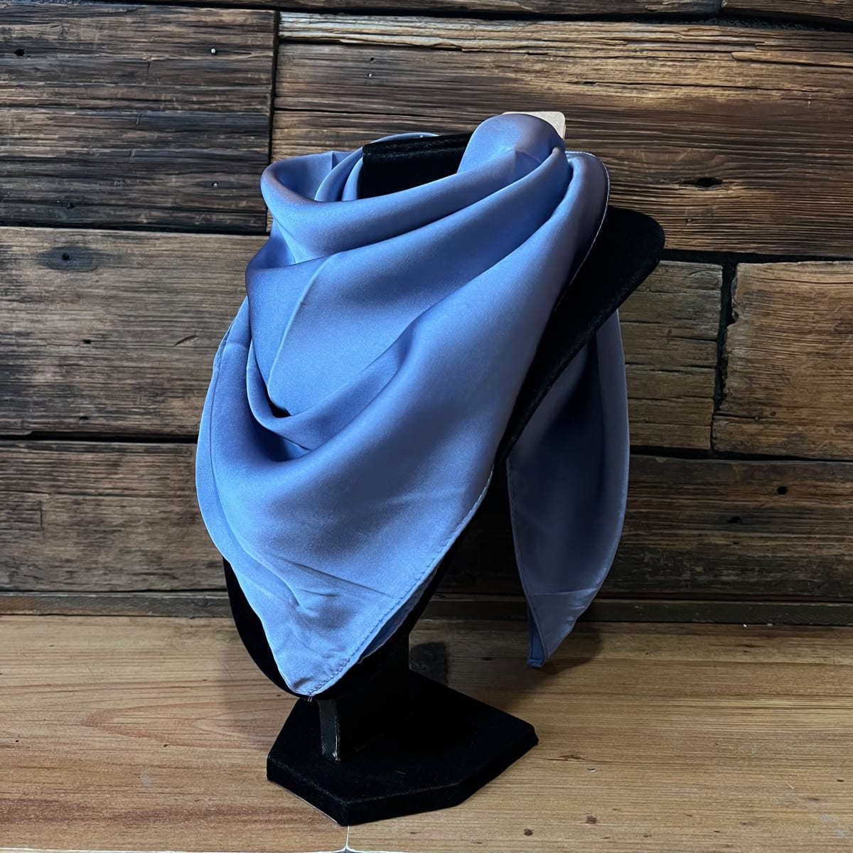 Pañuelo seda 70*70 cms azul lavanda2