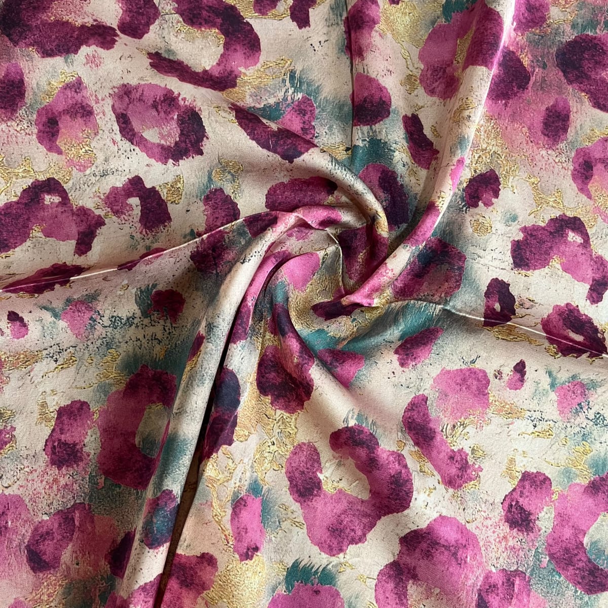 Pañuelo seda 70*70 cms acuarela fucsia magenta3