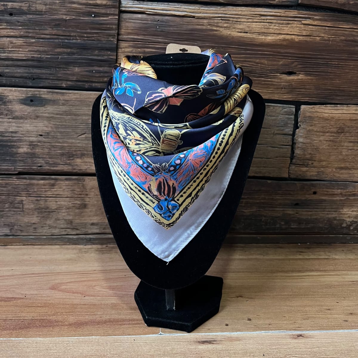 Pañuelo seda 70*70 cms marino mariposas borde celeste2