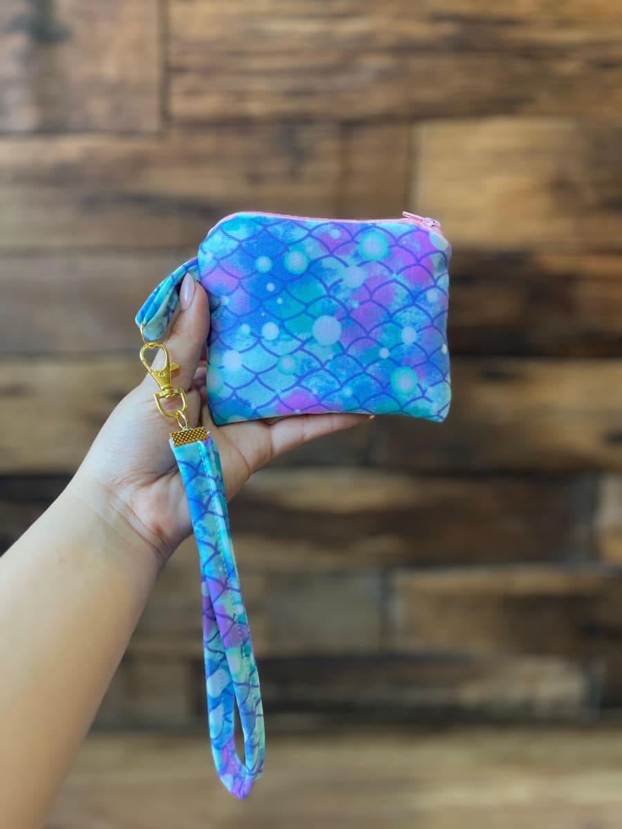 Monedero acolchado con cierre y asa  variedad de diseños y colores15