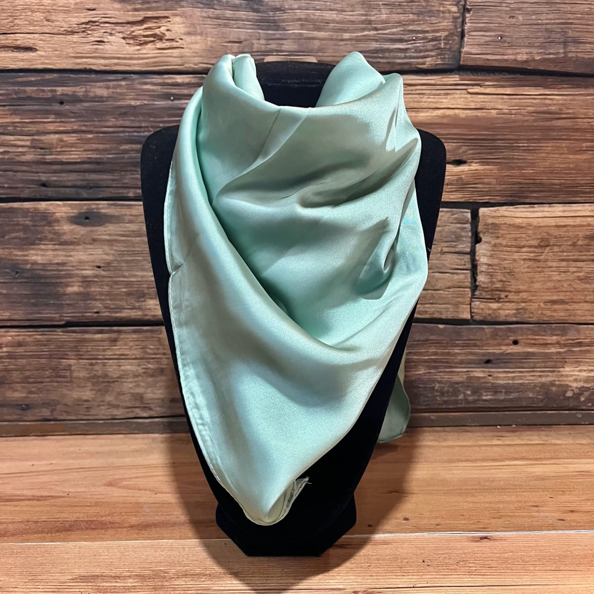 Pañuelo seda 90*90 cms verde menta3