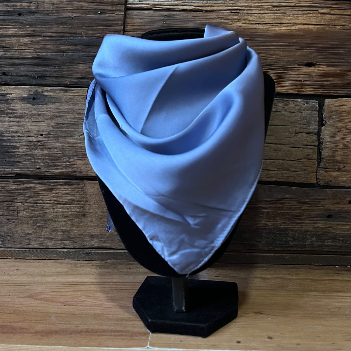 Pañuelo seda 70*70 cms azul lavanda1