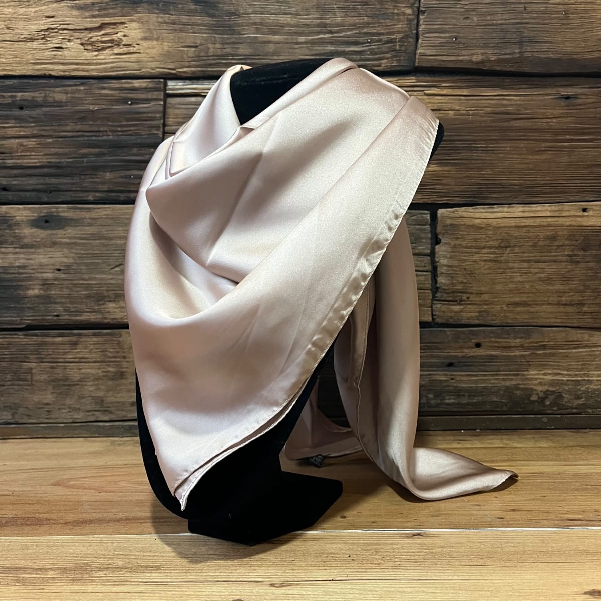 Pañuelo seda 90*90 cms crema2