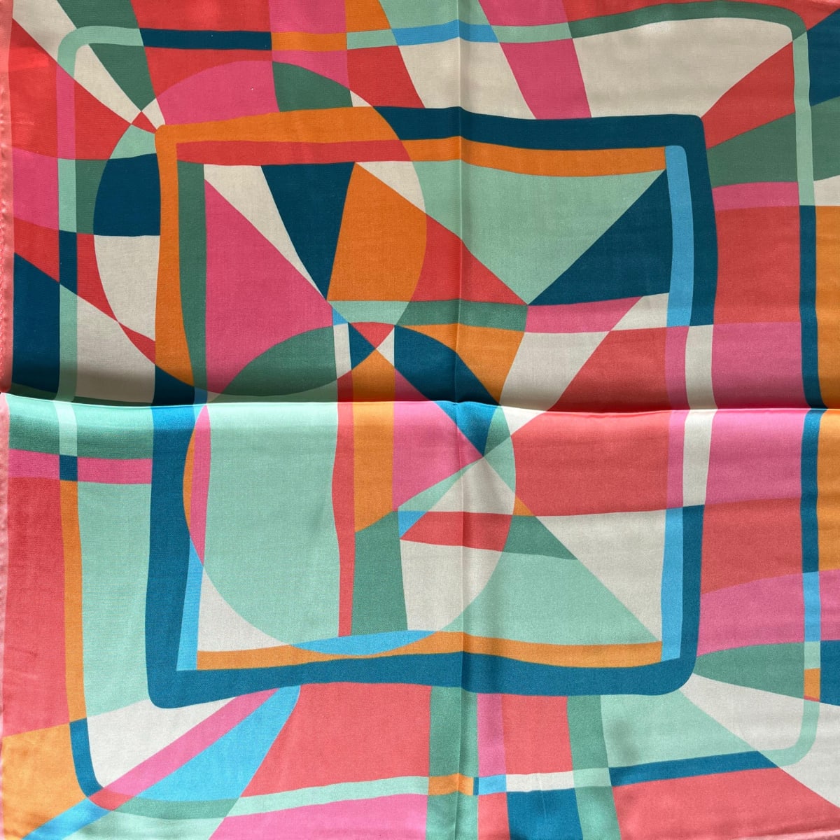 Pañuelo seda 50*50 cms geo tonos turquesa y fucsia2