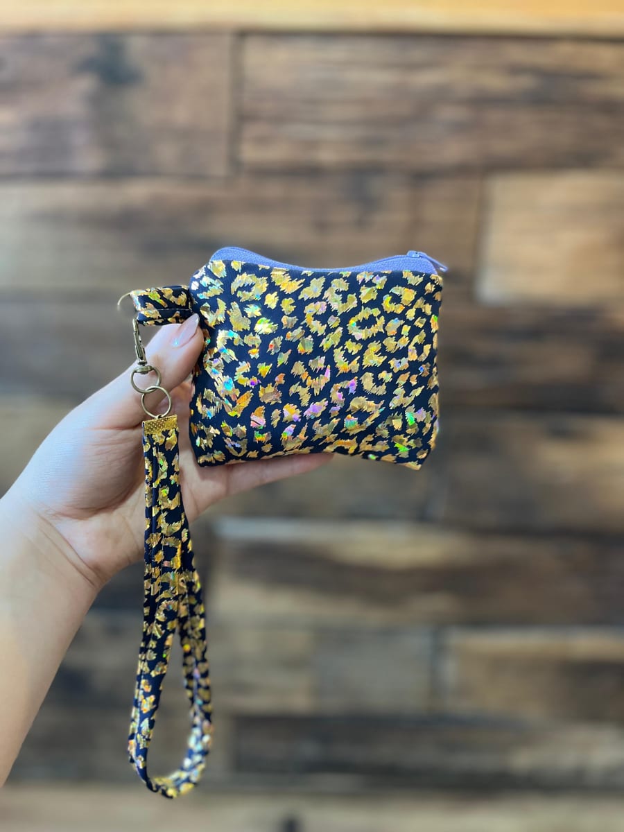 Monedero acolchado con cierre y asa  variedad de diseños y colores13