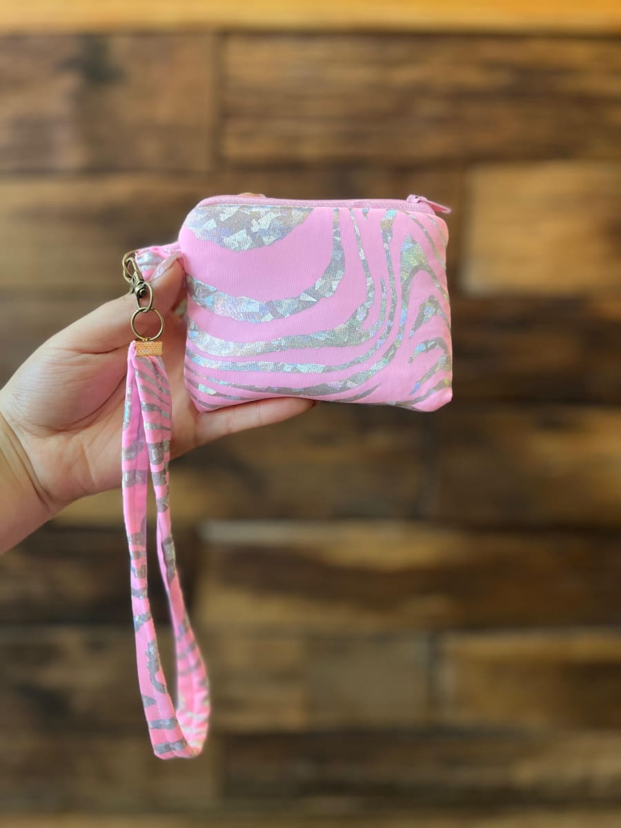 Monedero acolchado con cierre y asa  variedad de diseños y colores10