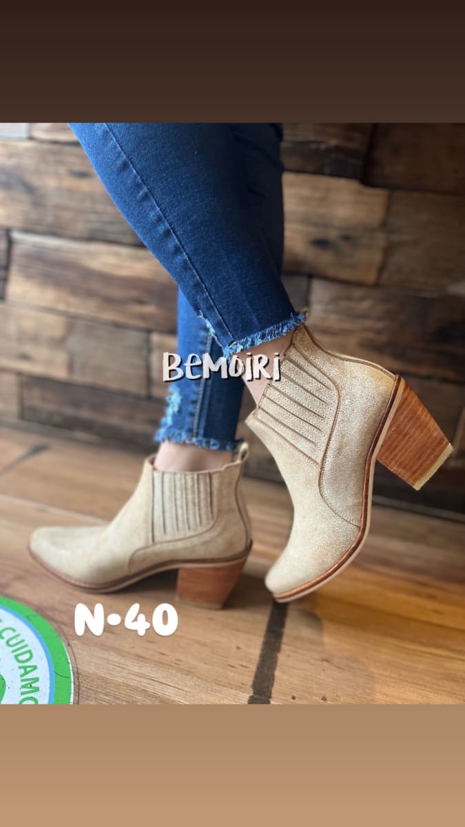 Botin cuero arena con elásticos laterales1
