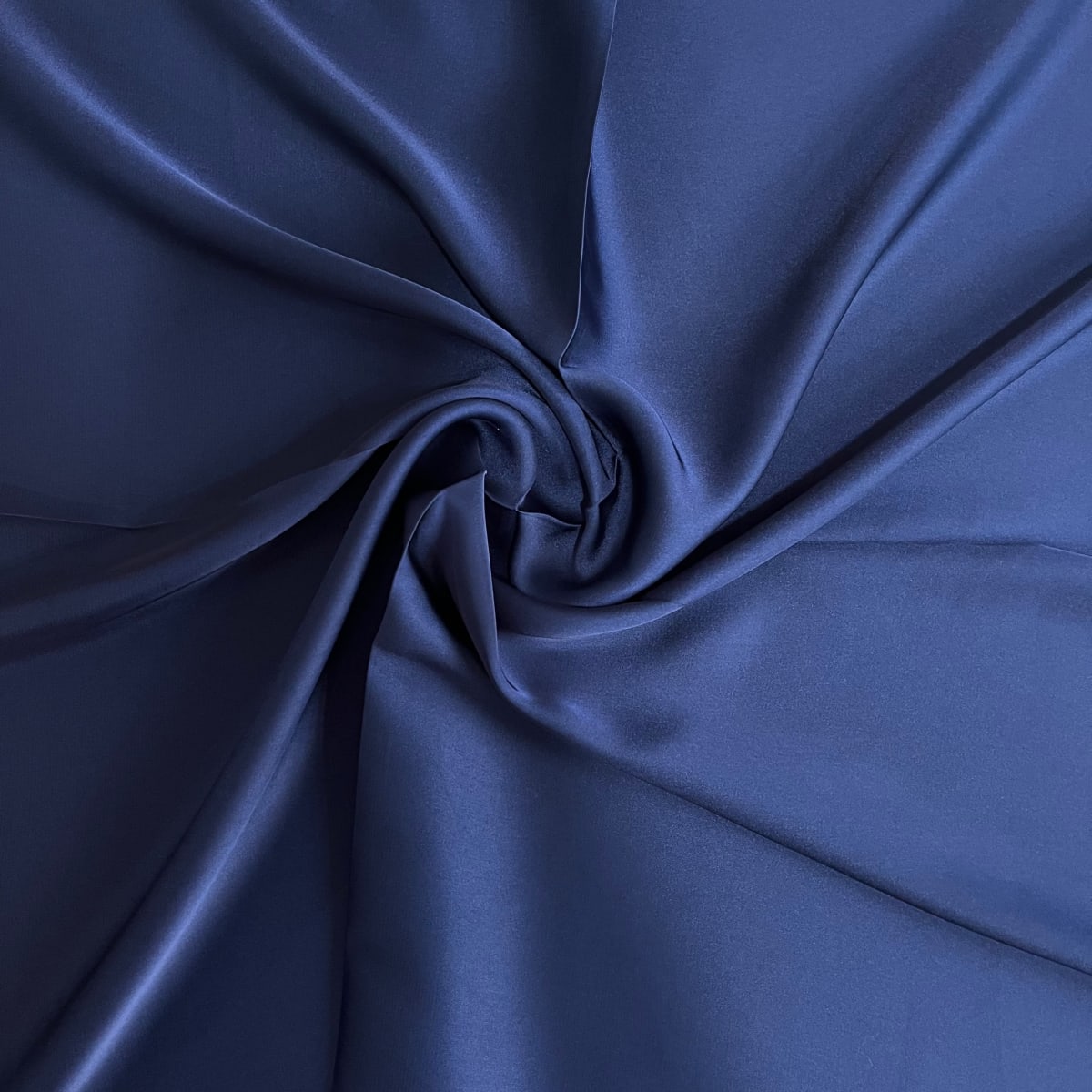 Pañuelo seda 70*70 cms azul marino3