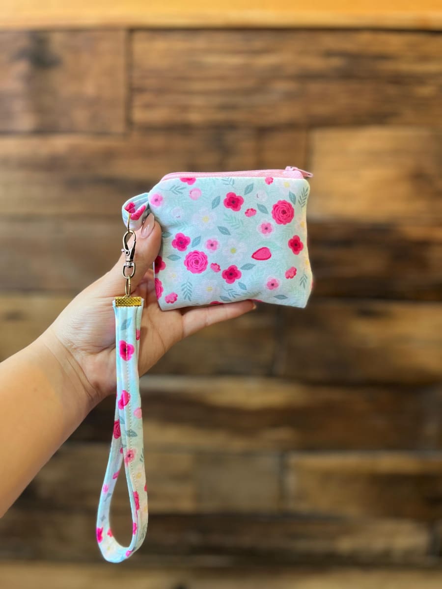 Monedero acolchado con cierre y asa  variedad de diseños y colores14