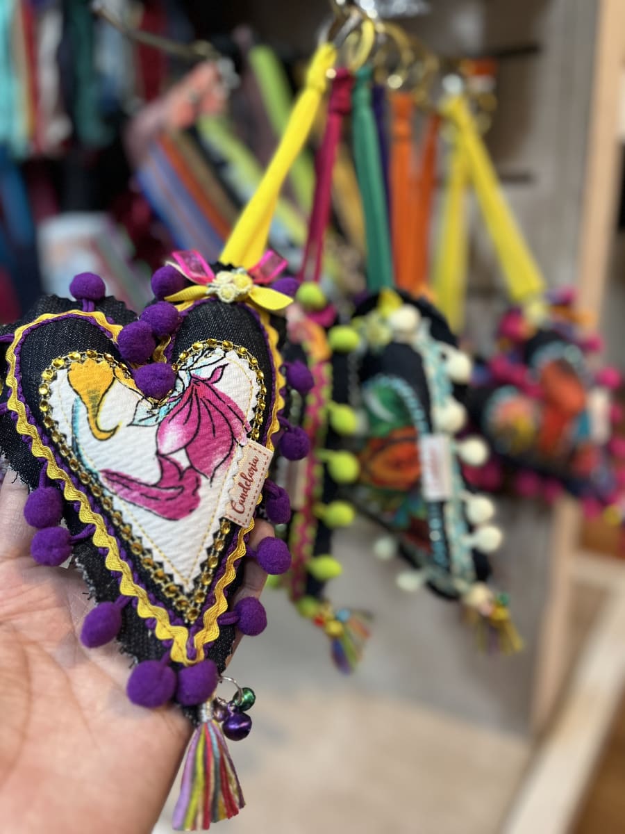 Llaveros corazón diseños unicos variedad de colores4