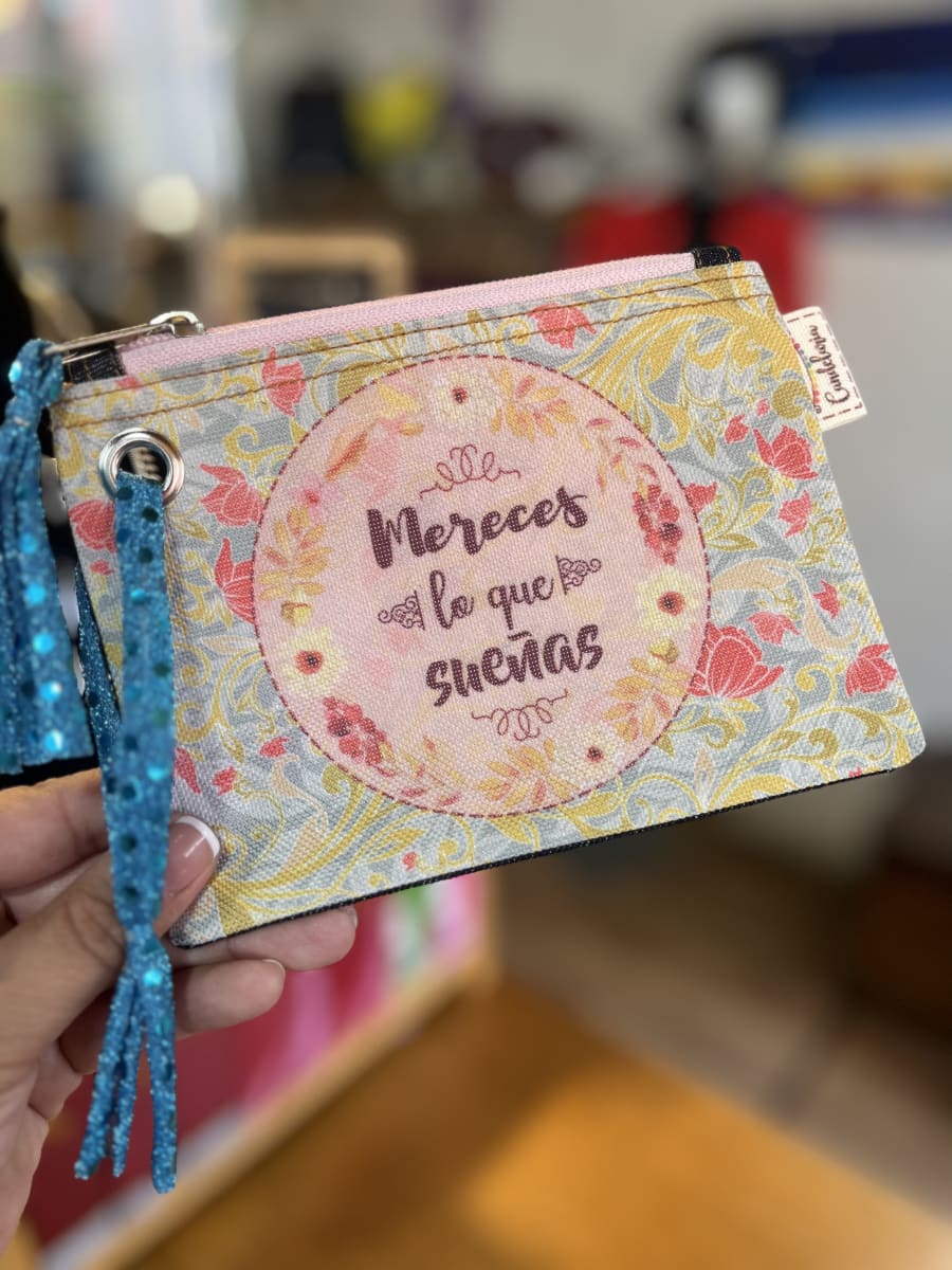 Monedero XL sublimado “mereces lo que sueñas” variedad de colores3