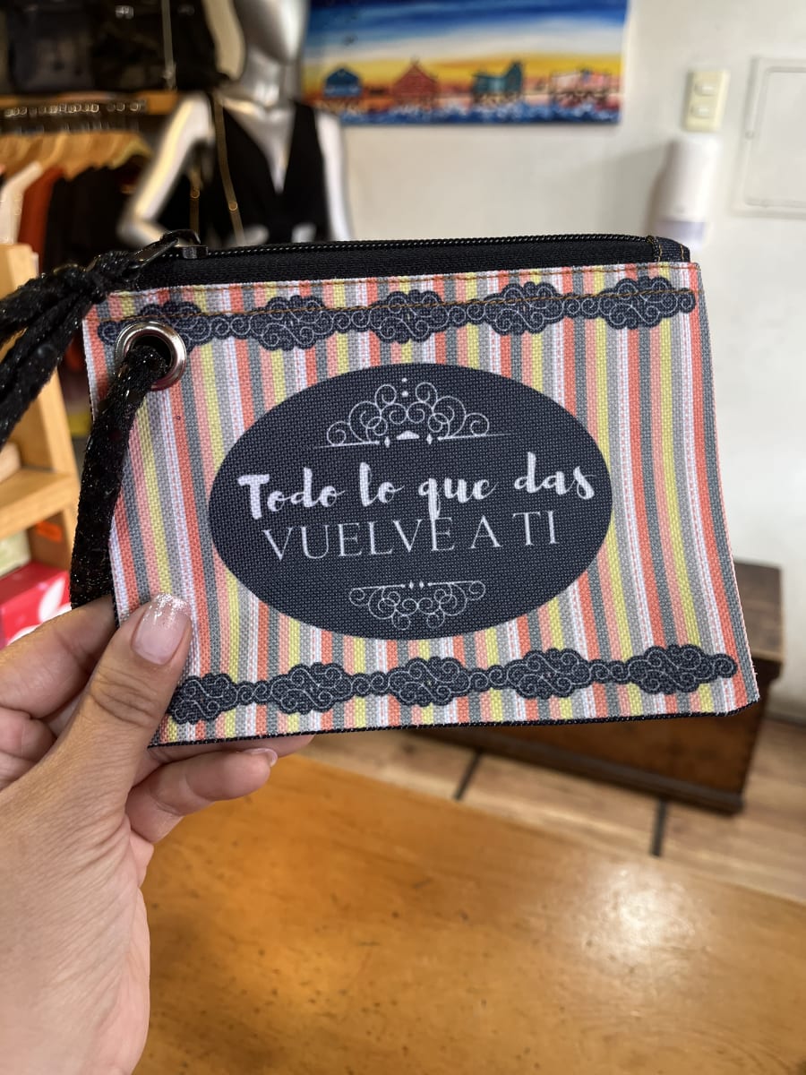 Monedero XL sublimado “todo lo que das vuelve a ti” variedad de colores3