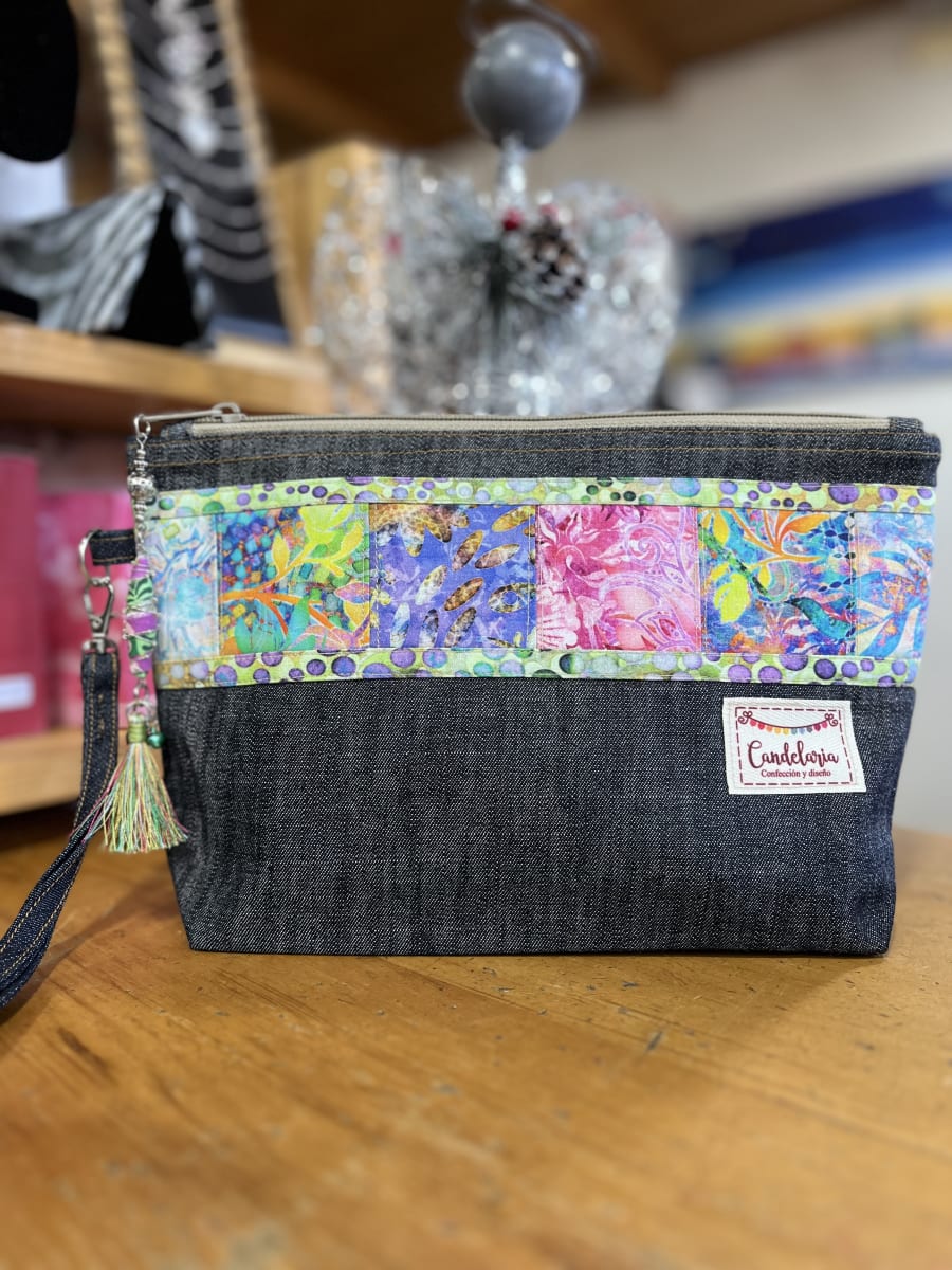 Estuche XL mosaico mezclilla y algodon con asa desmontable1