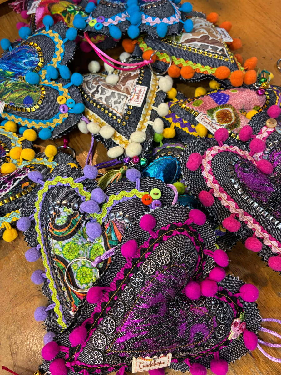 Llaveros corazón diseños unicos variedad de colores1