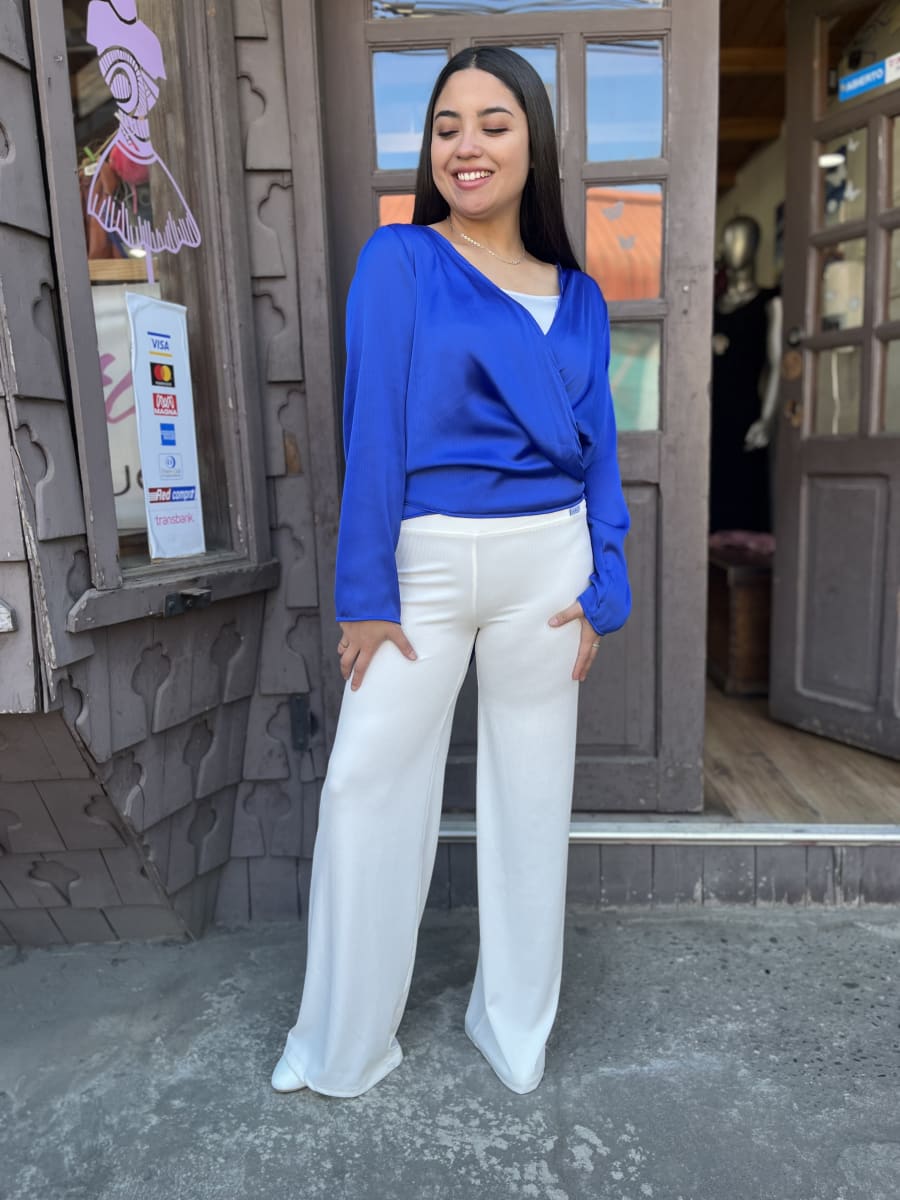 Blusa Pamela envolvente multiforma azul rey gasa bambula1