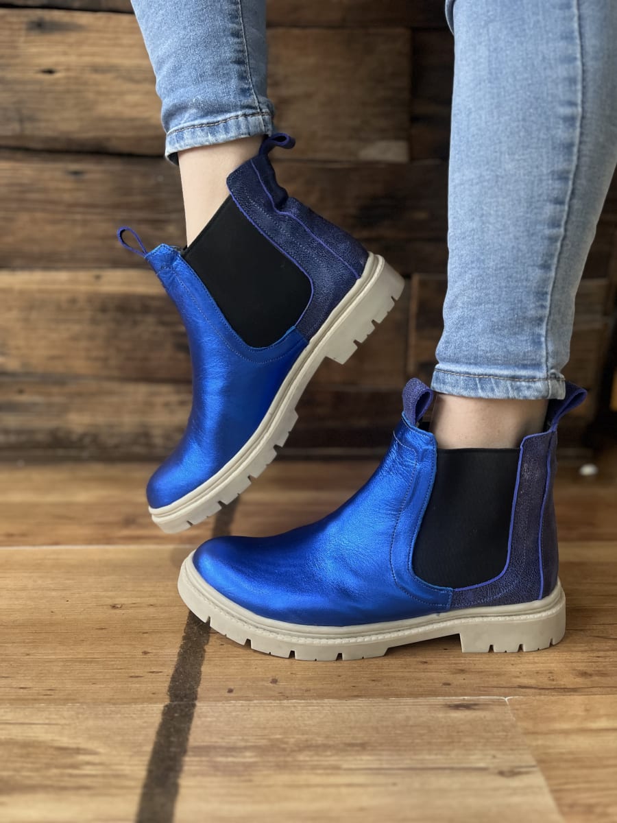 Botin Jenny cuero azul electrico planta marfil elasticos laterales2