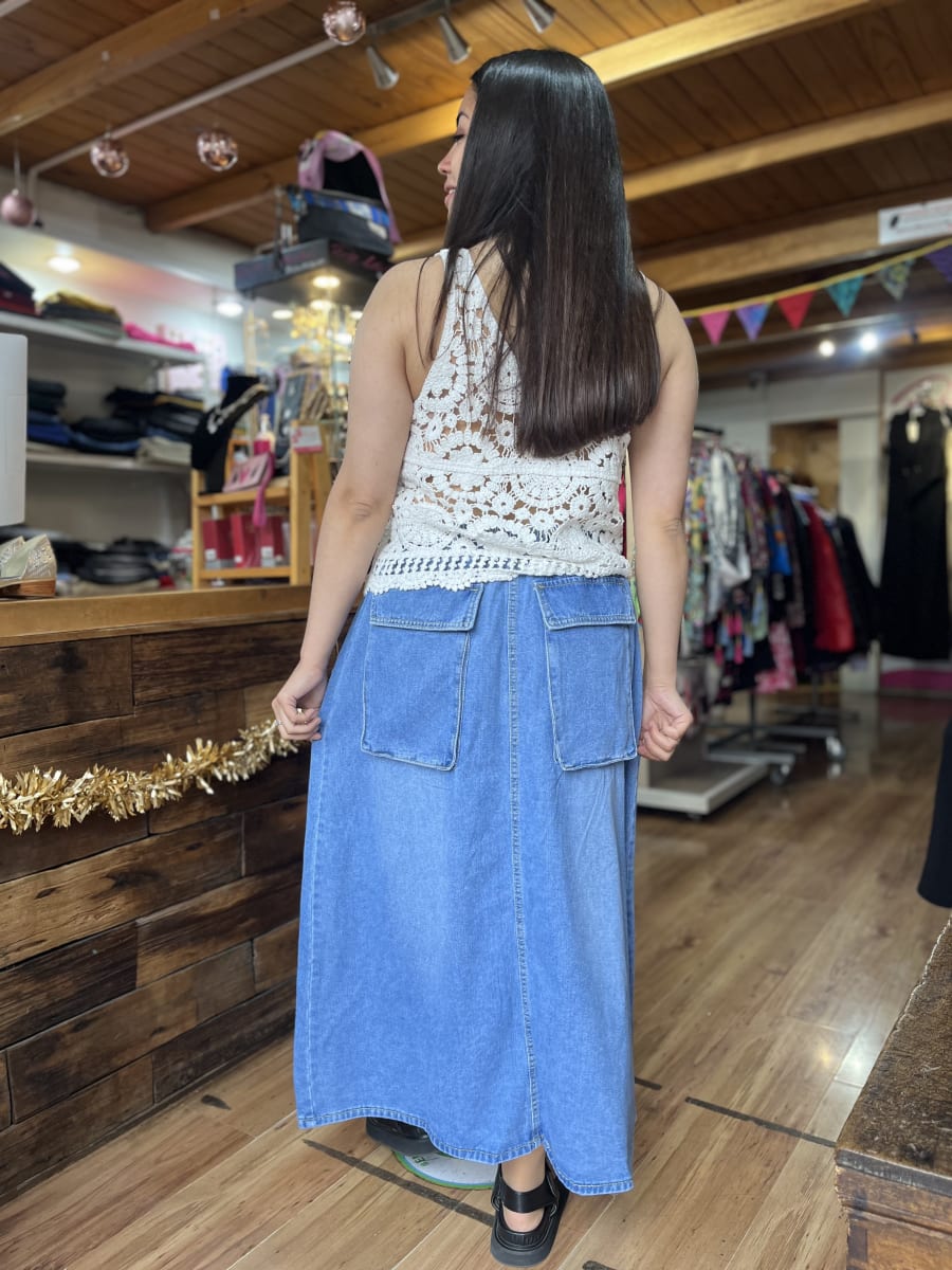 Maxi falda mezclilla denim celeste con bolsillos1