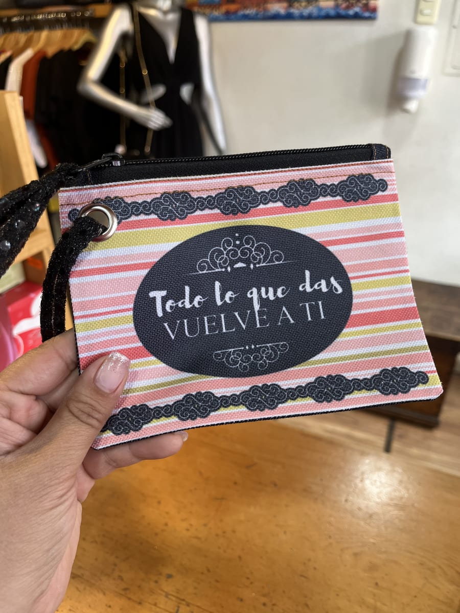 Monedero XL sublimado “todo lo que das vuelve a ti” variedad de colores4