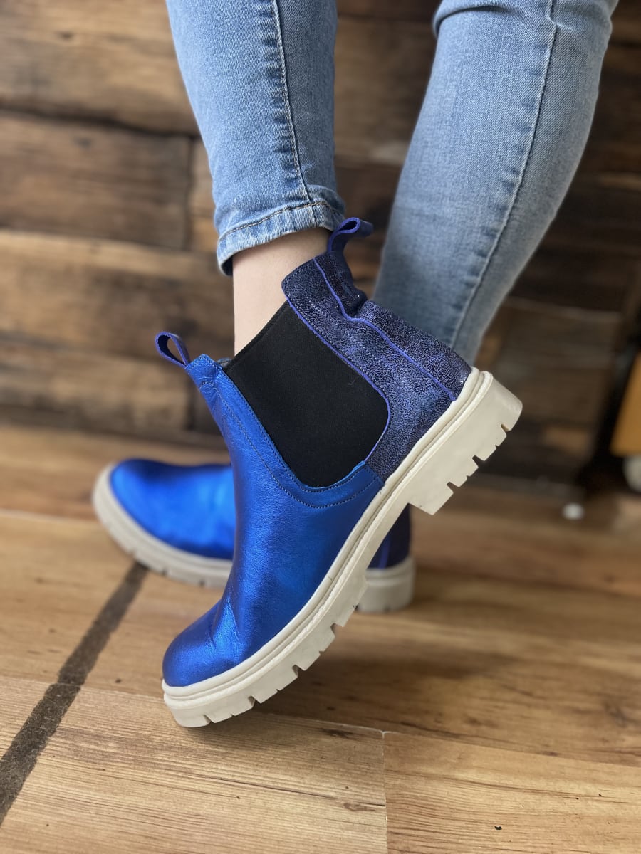 Botin Jenny cuero azul electrico planta marfil elasticos laterales3