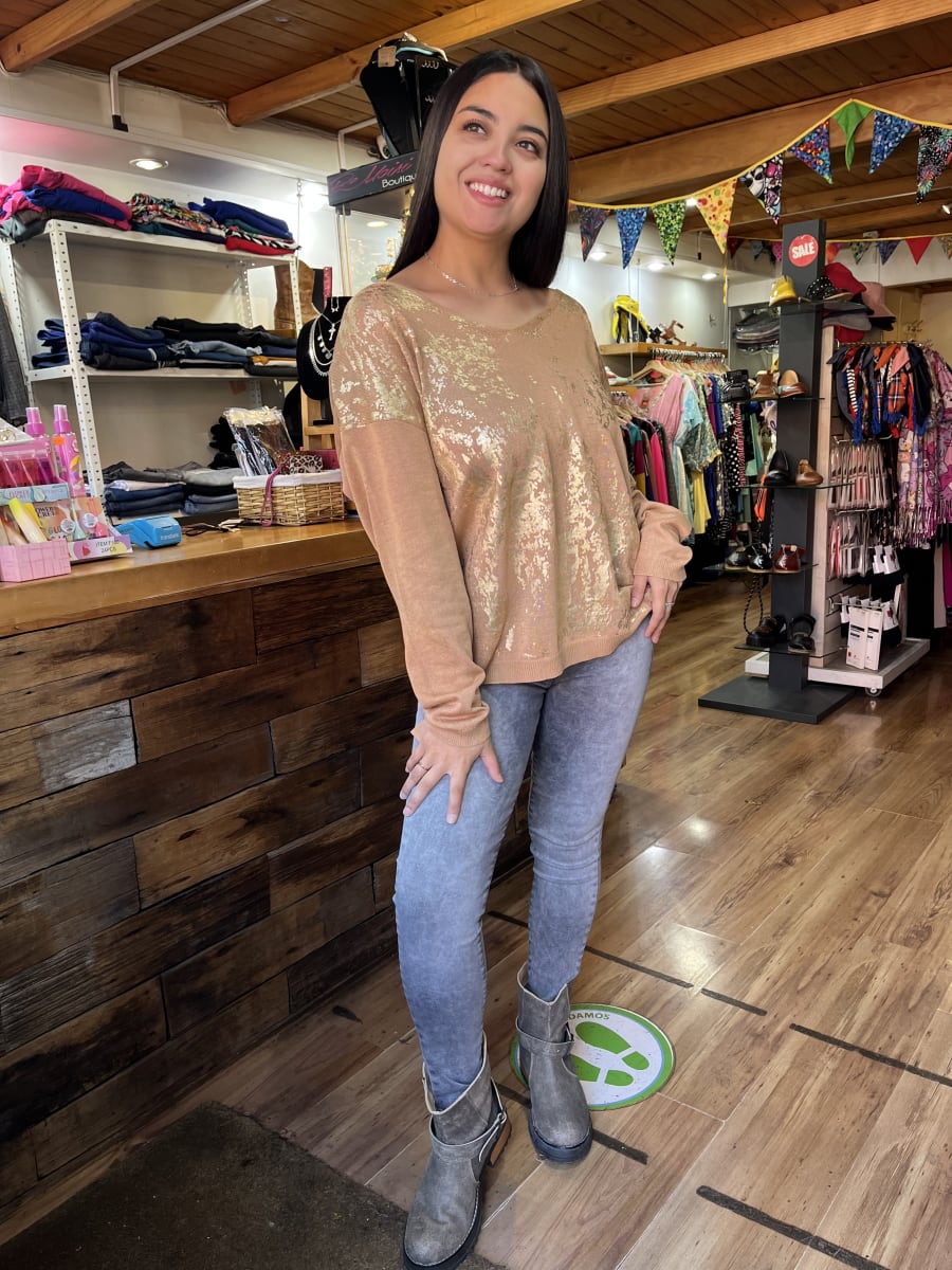 Sueter hilo camel foil gold2