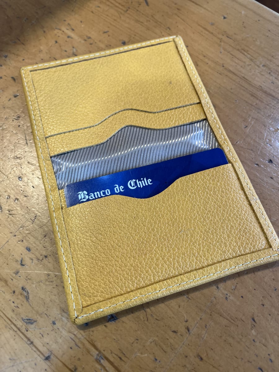 Tarjetero cuero mostaza3
