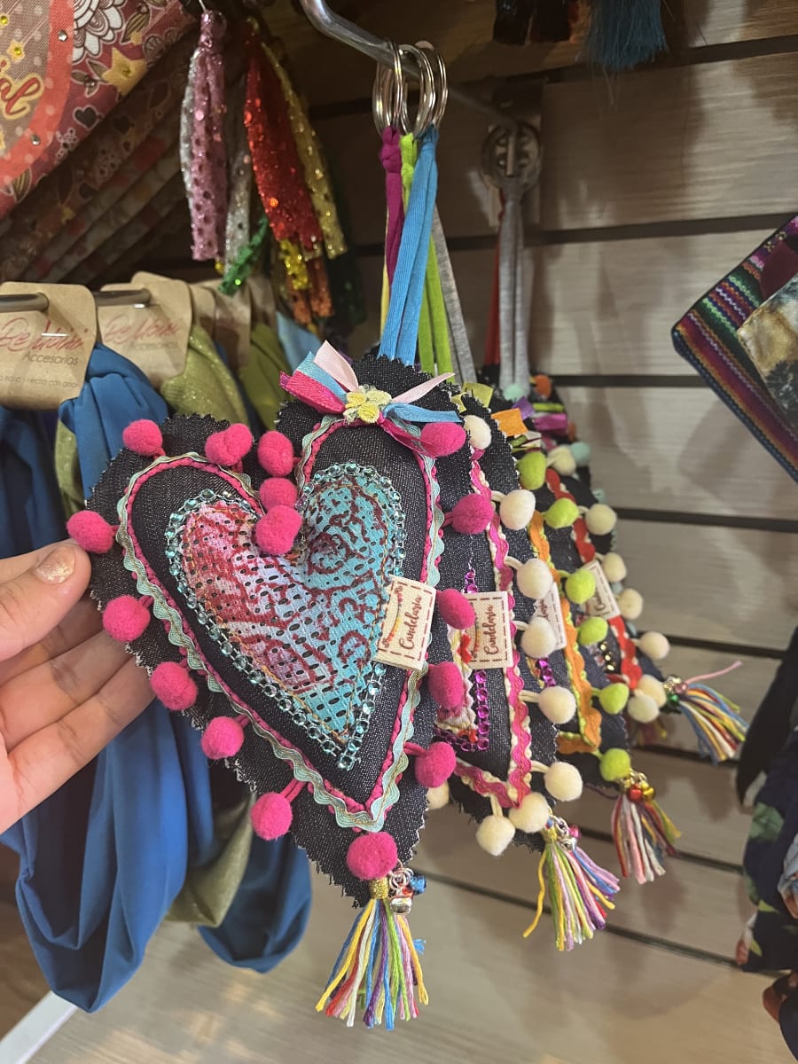 Llaveros corazón diseños unicos variedad de colores7