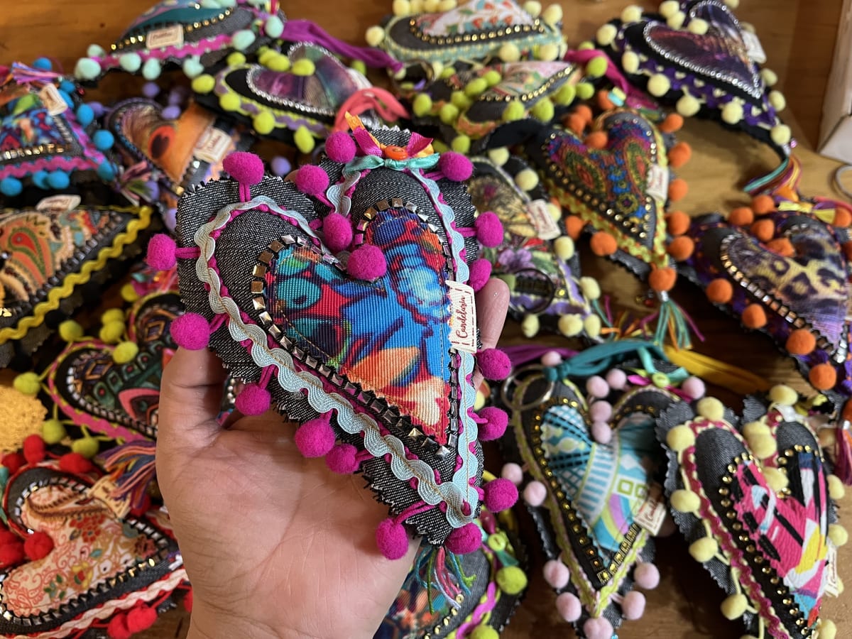 Llaveros corazón diseños unicos variedad de colores8