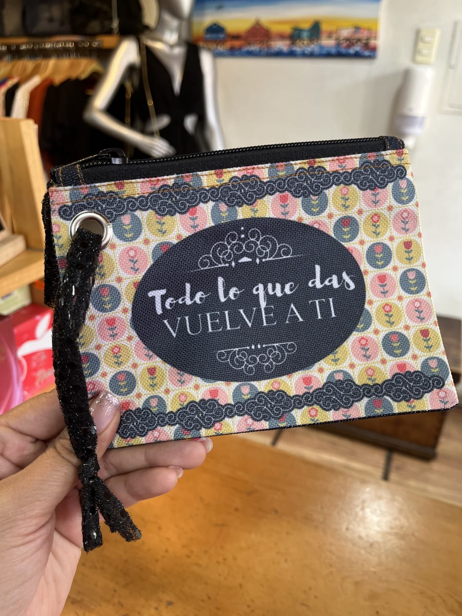 Monedero XL sublimado “todo lo que das vuelve a ti” variedad de colores7