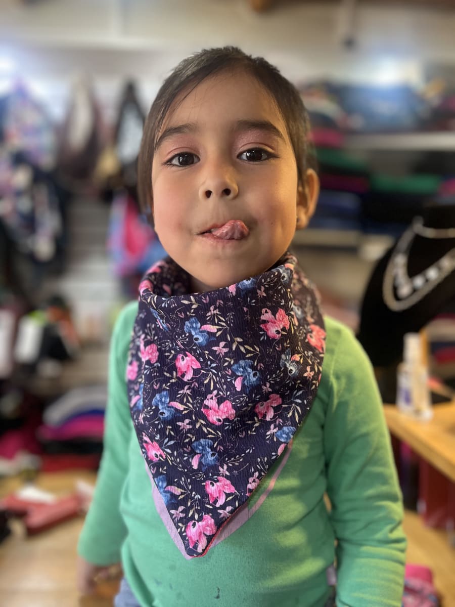 Bandana Trinidad Stich azul marino hojas2