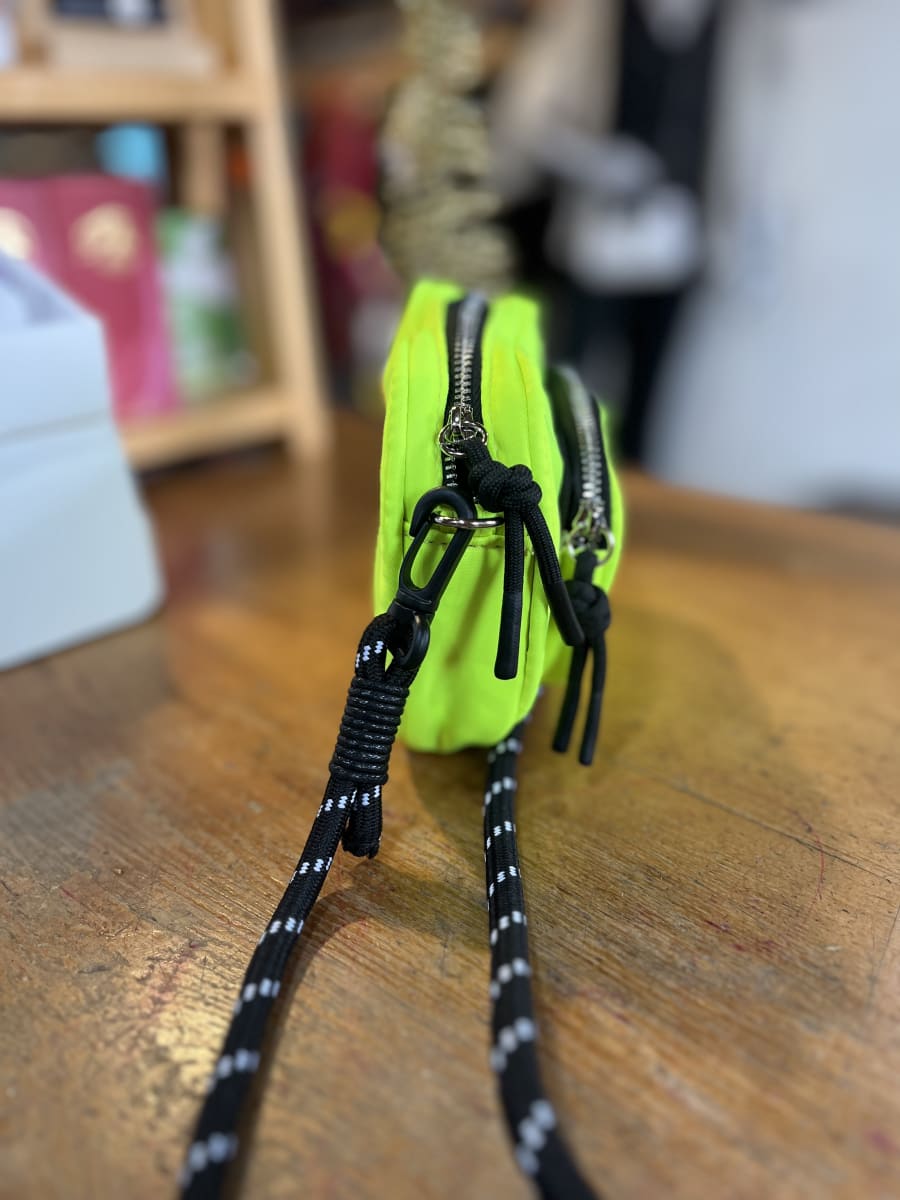 Cartera bandolera mini verde flúor1