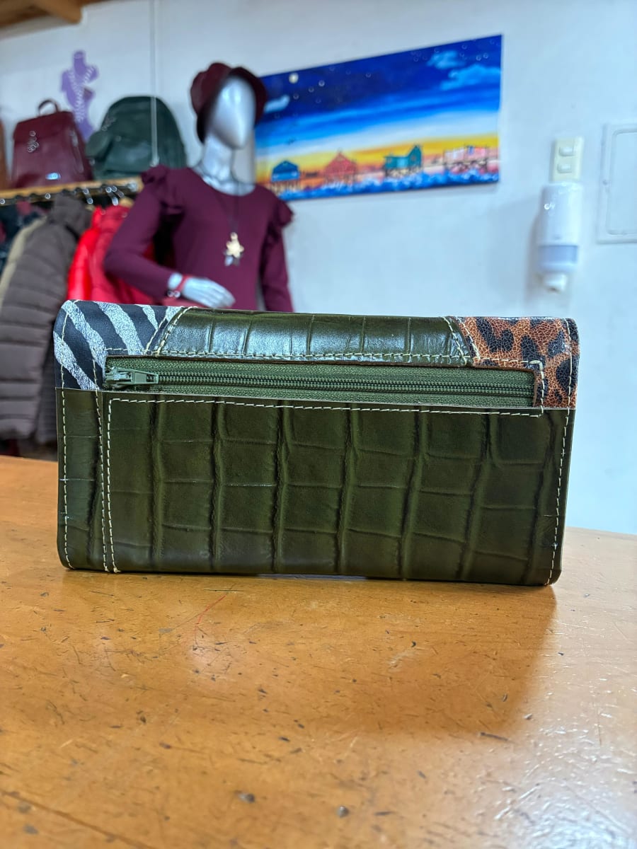 Billetera cuero patchwork 3 cuerpos print verde2