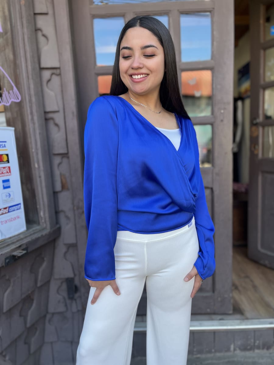 Blusa Pamela envolvente multiforma azul rey gasa bambula3