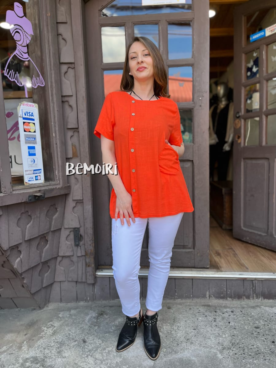 Blusa Lino naranjo con botones laterales y bolsillo1