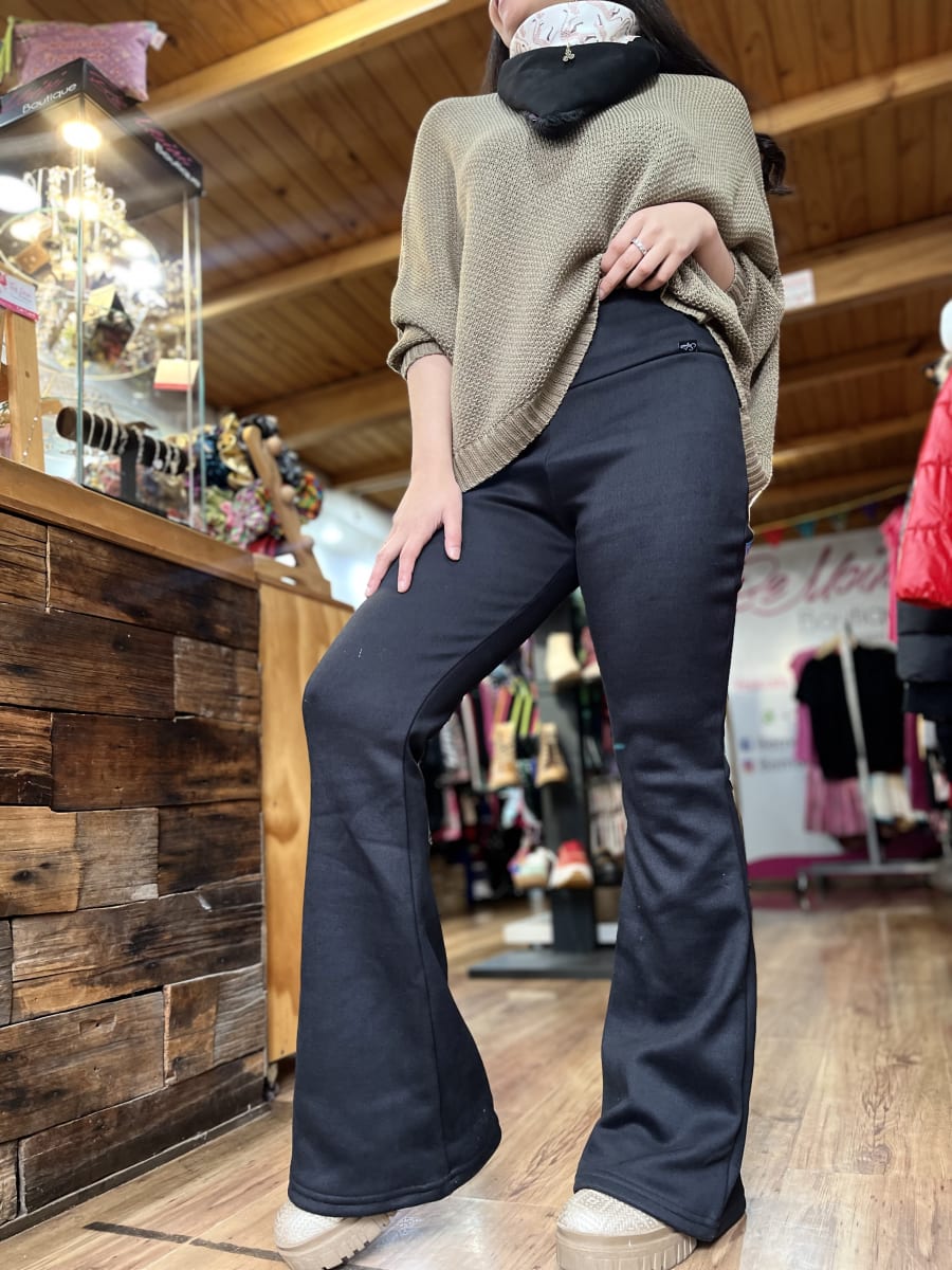 Calza forrada flare negro alto invierno2