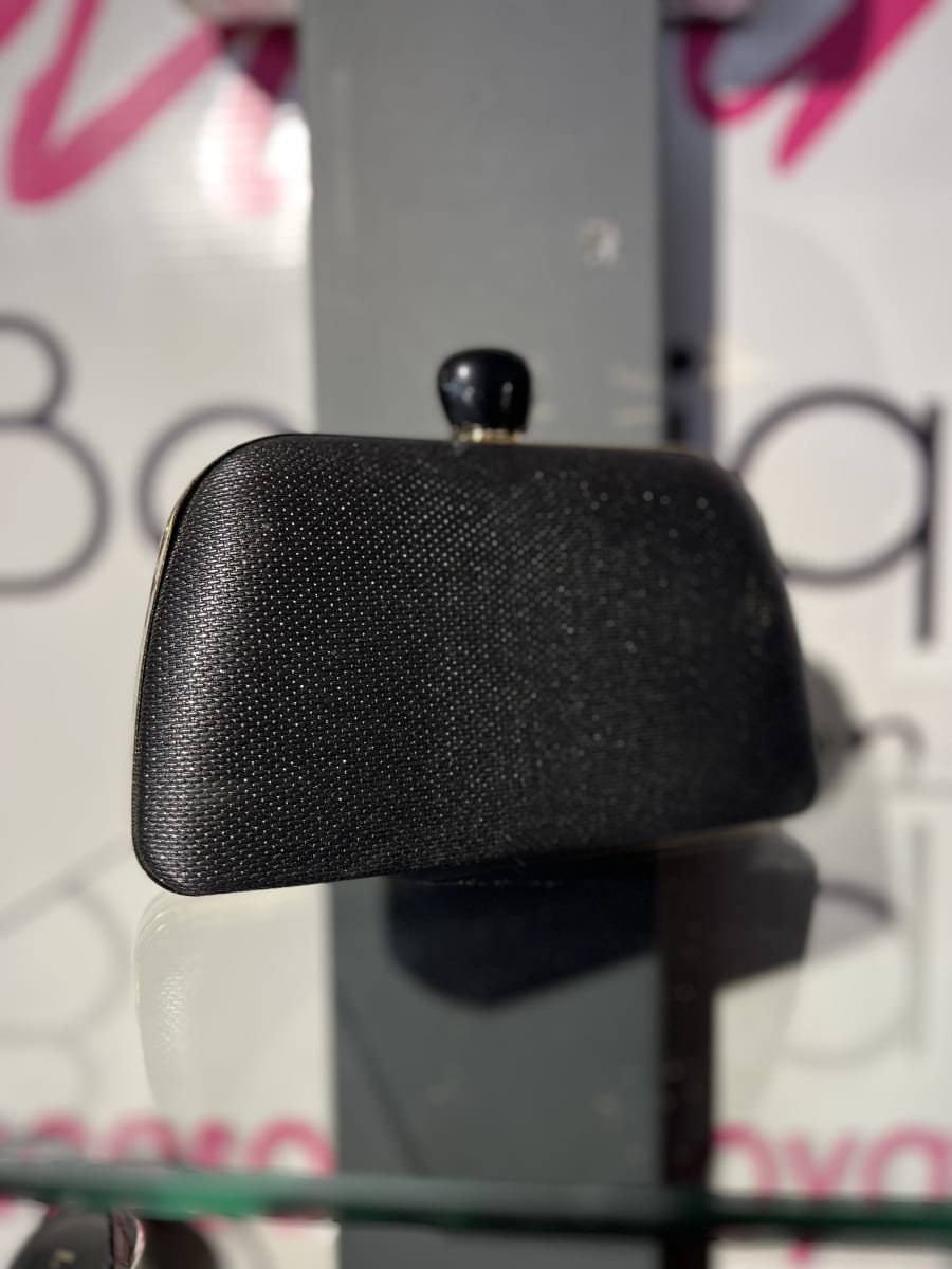 Cartera fiesta con negro broche1