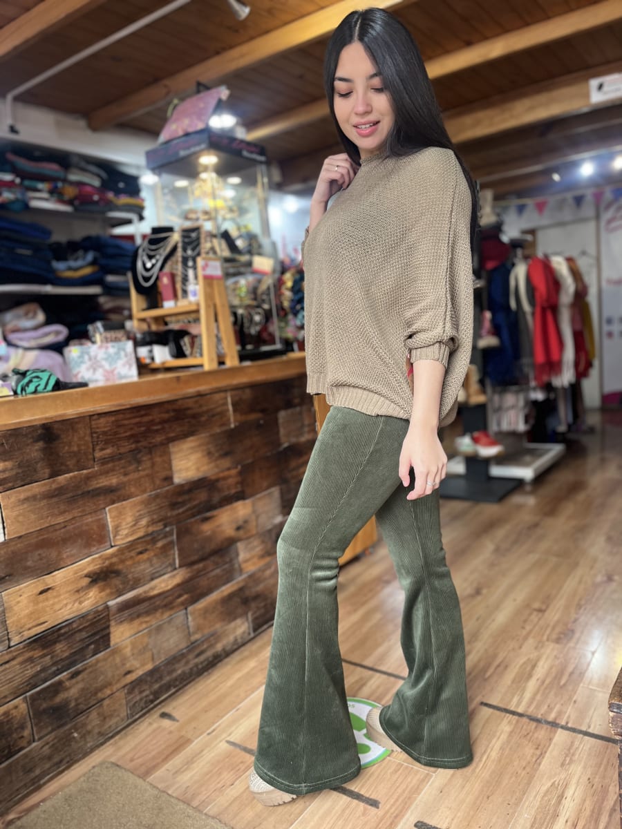 Pantalón Jennifer flare cotelé forrado verde Olivo alto invierno1
