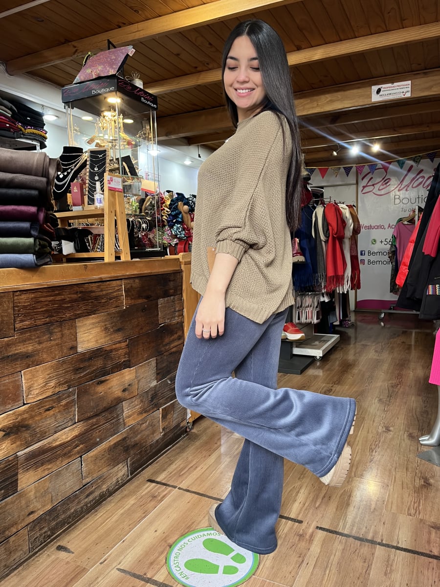 Pantalón Jennifer flare cotelé forrado azul piedra alto invierno1