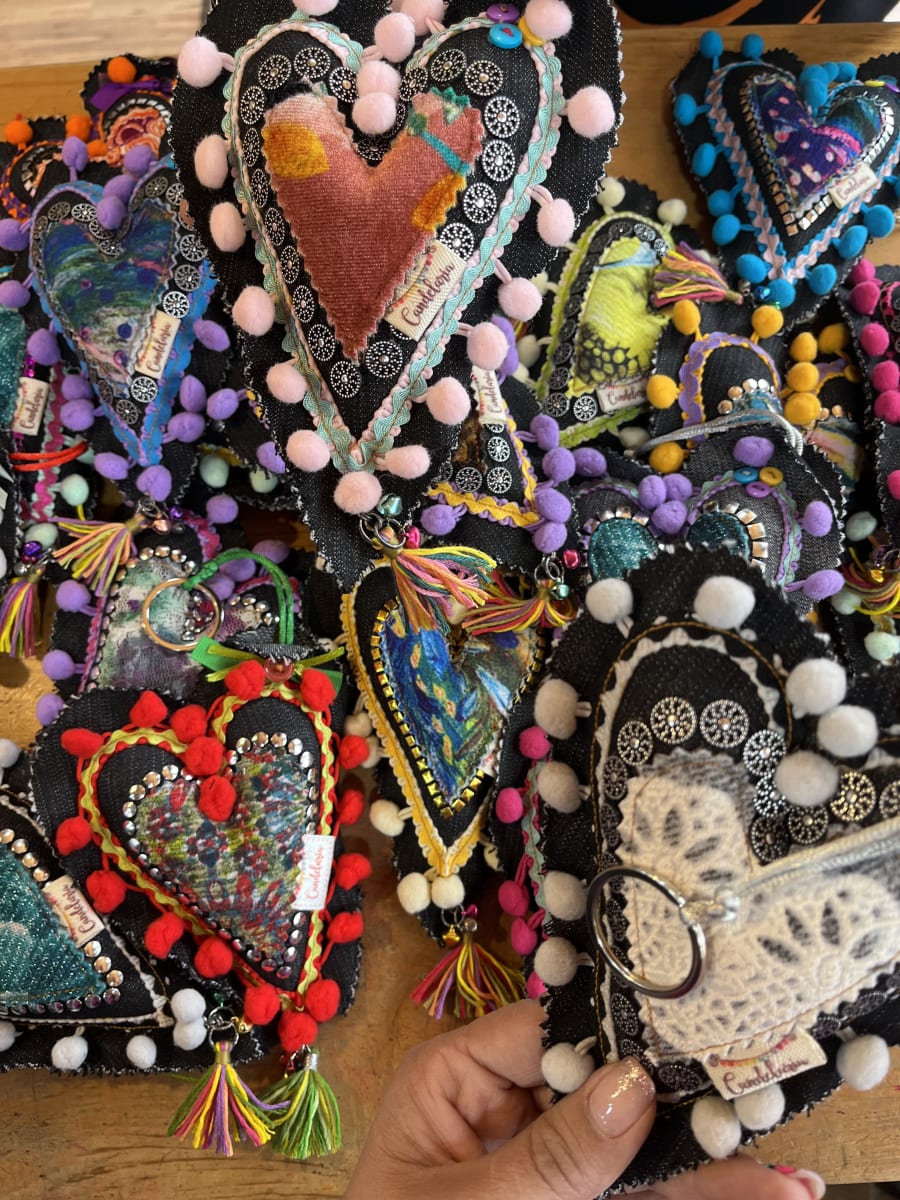 Llaveros corazón diseños unicos variedad de colores10