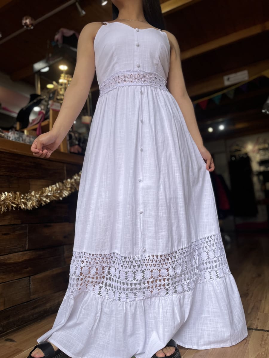 Maxi vestido blanco botones broderi en la cintura y ruedo2