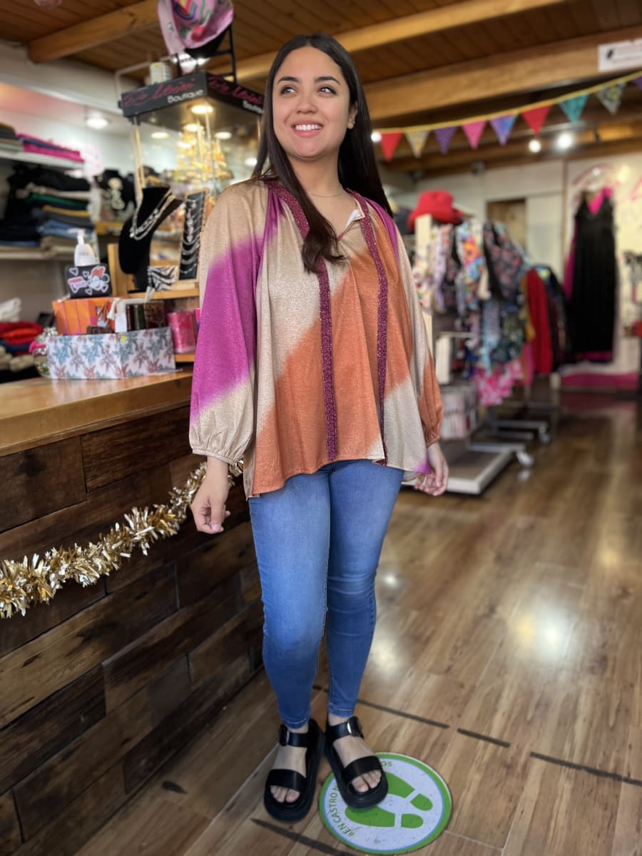 Polera espalda mandala naranja manga globo2