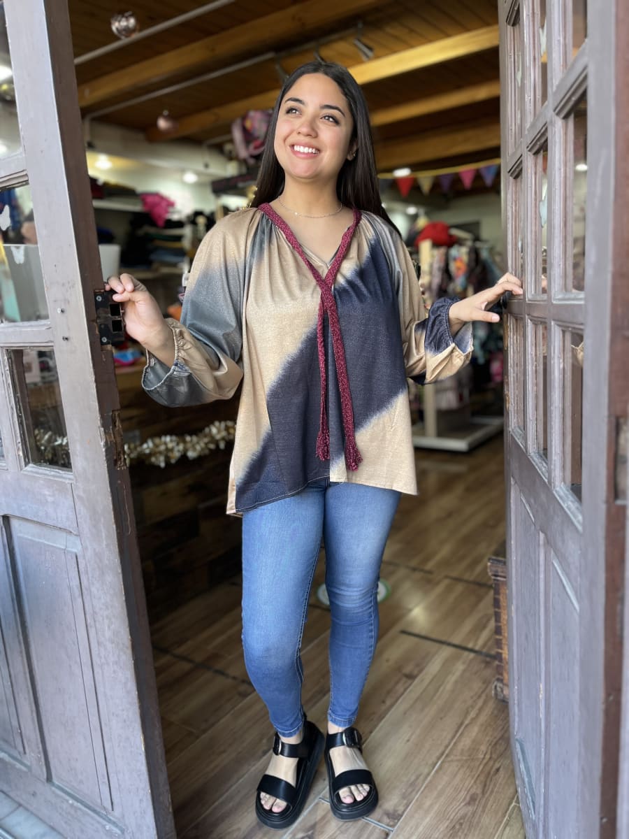 Polera espalda mandala negro manga globo2