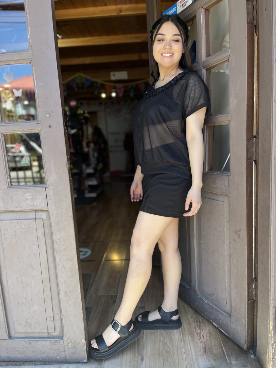 Polera Santa transparencia  negro manga corta2