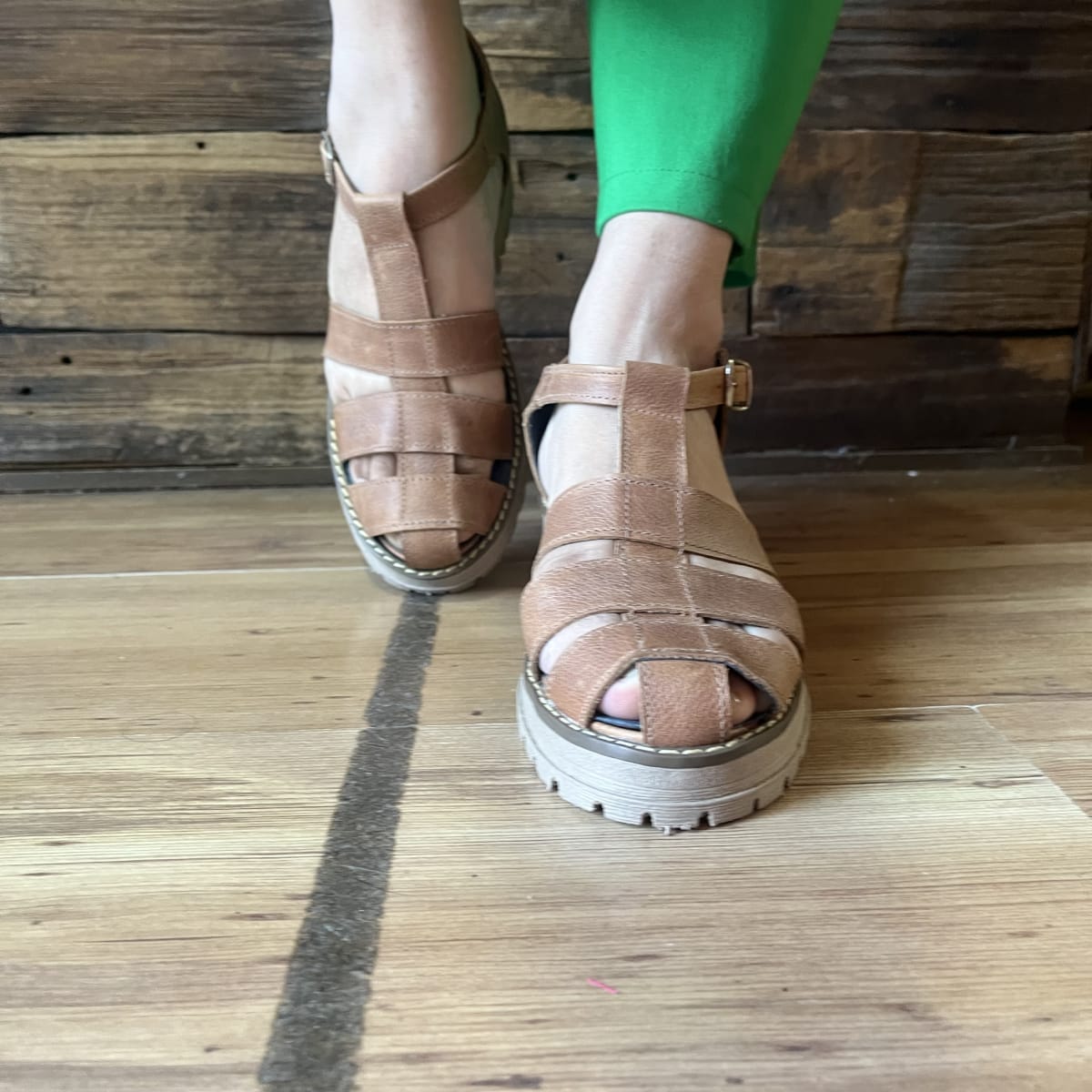 Sandalia cuero envejecido camel correas4