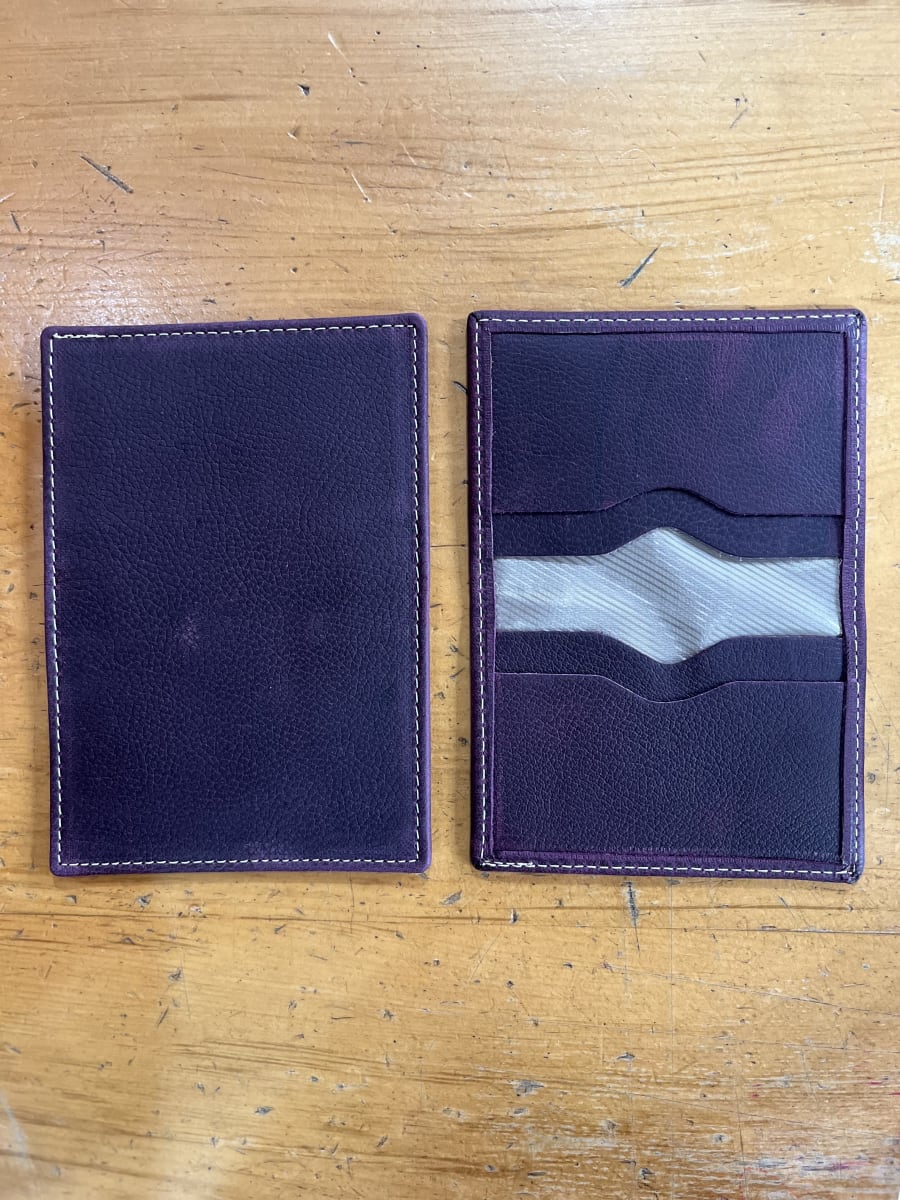 Tarjetero  cuero morado intenso1